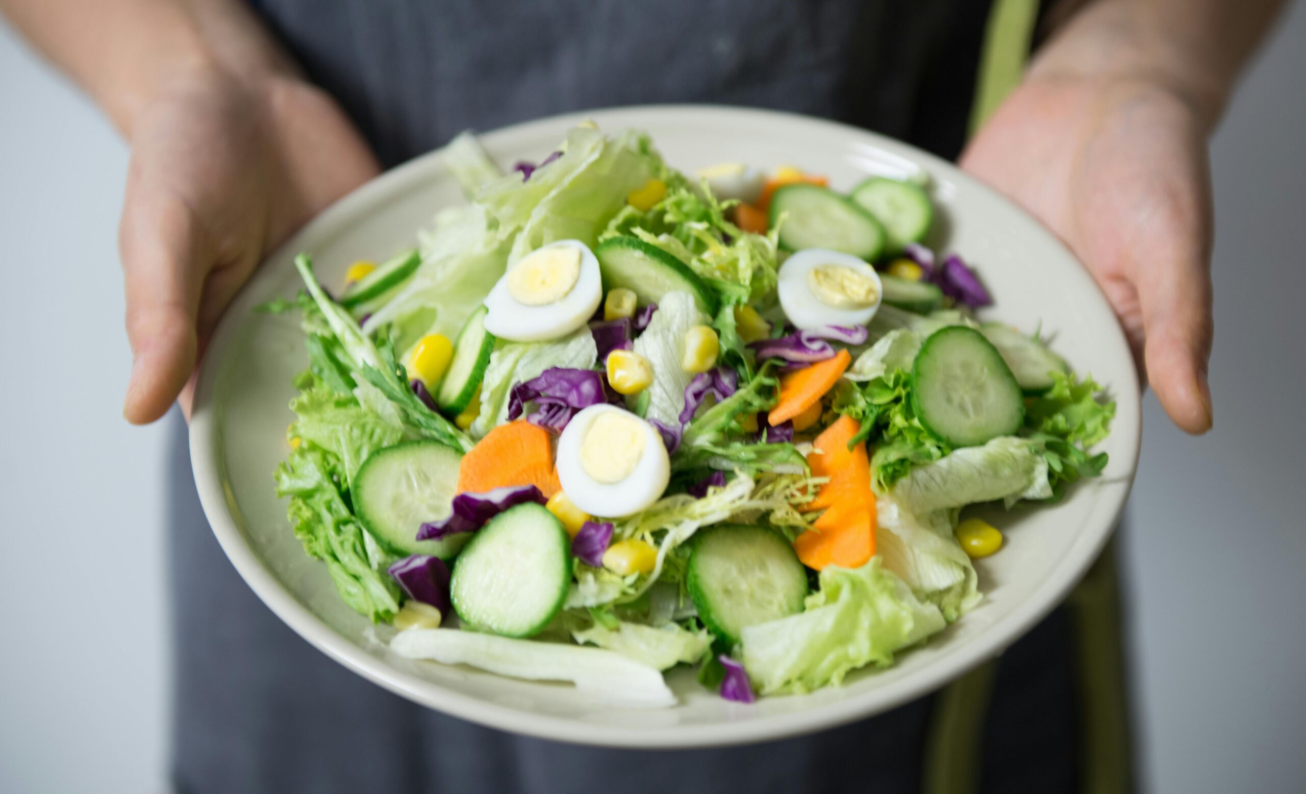 Colorful healthy salad bowl with vegetables